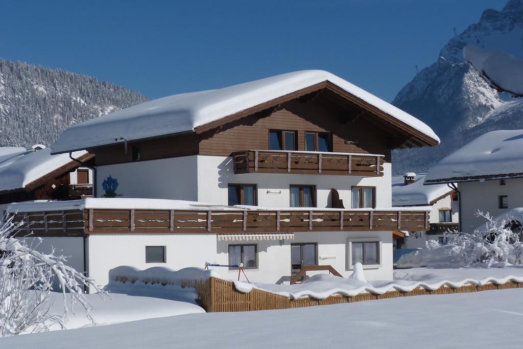 Апартаменты Haus Enzian Лермос Экстерьер фото